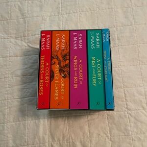 A Court Of Thorns And Roses Series